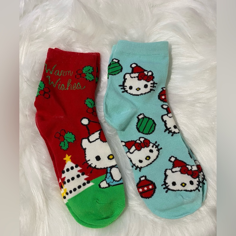 NWOT 2 Pairs Hello Kitty Christmas Capris Socks Fits shoes sizes 4-10